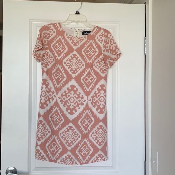 Lulu’s pink patterned shift dress - Picture 2 of 3